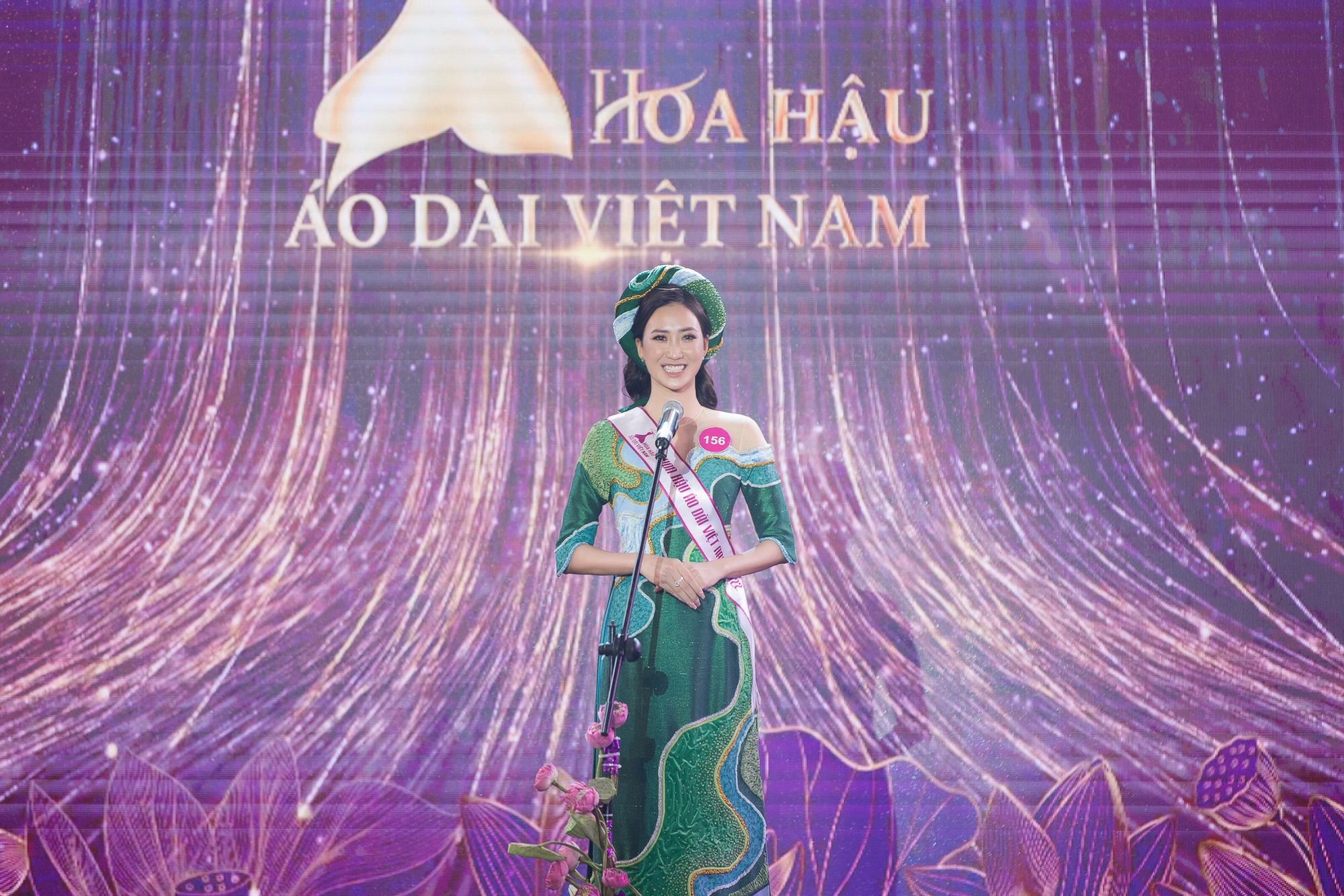 Người đẹp Tuyên Quang bật khóc khi nhận vương miện Hoa hậu Áo dài Việt Nam 2022 giá trị 3,2 tỷ đồng - Ảnh 3.