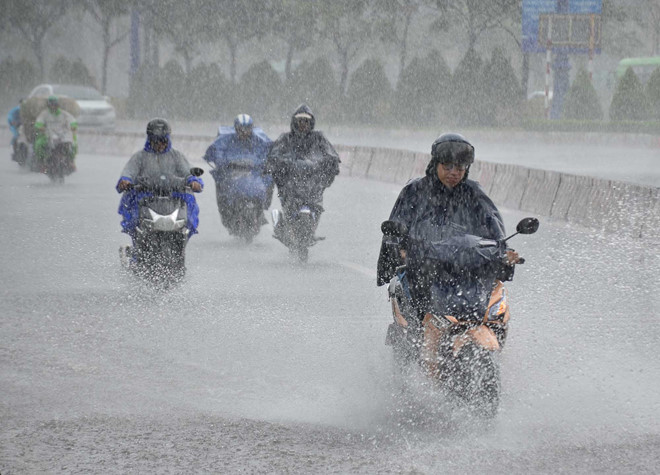 Đêm nay (29/7), miền Bắc bước vào đợt mưa lớn dài ngày, chấm dứt nắng nóng - Ảnh 1.