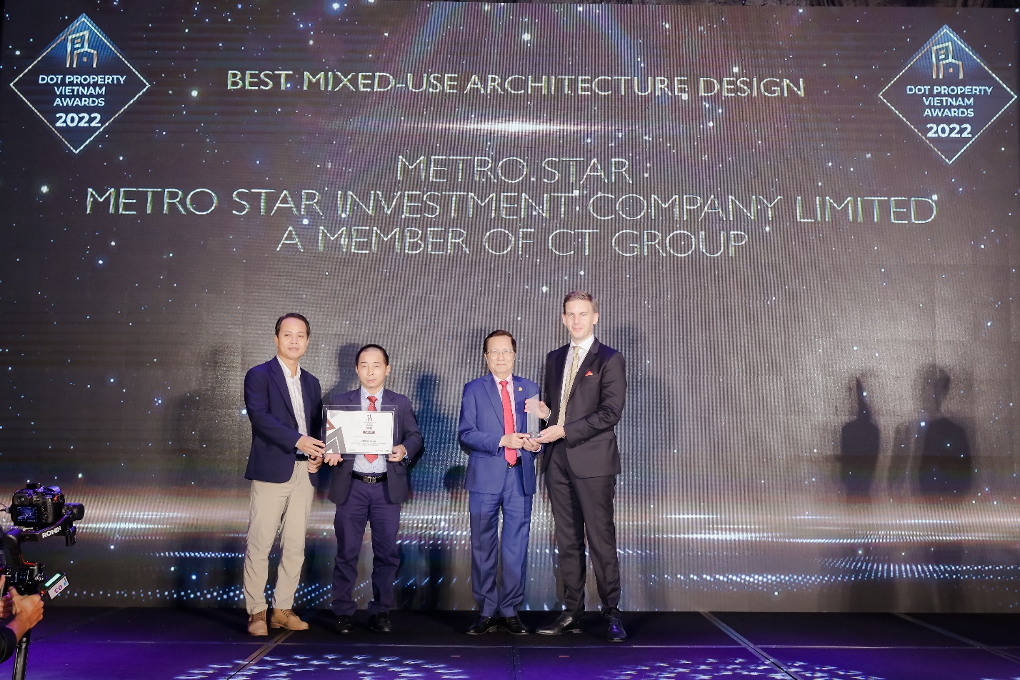 Metro Star nhận giải thưởng “Dự án phức hợp có thiết kế kiến trúc đẹp nhất Việt Nam năm 2022” - Ảnh 1.