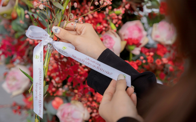 Hàng nghìn bông hoa sen & lời yêu thương được trao lan tỏa nhân mùa Vu Lan