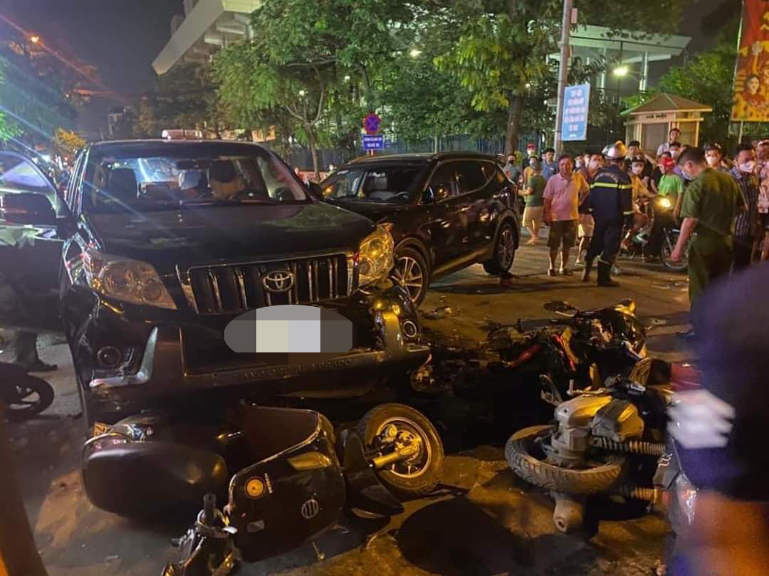 Vụ xe ô tô đâm liên hoàn ở Hà Nội: Lộ diện người không làm chủ tốc độ - Ảnh 4.