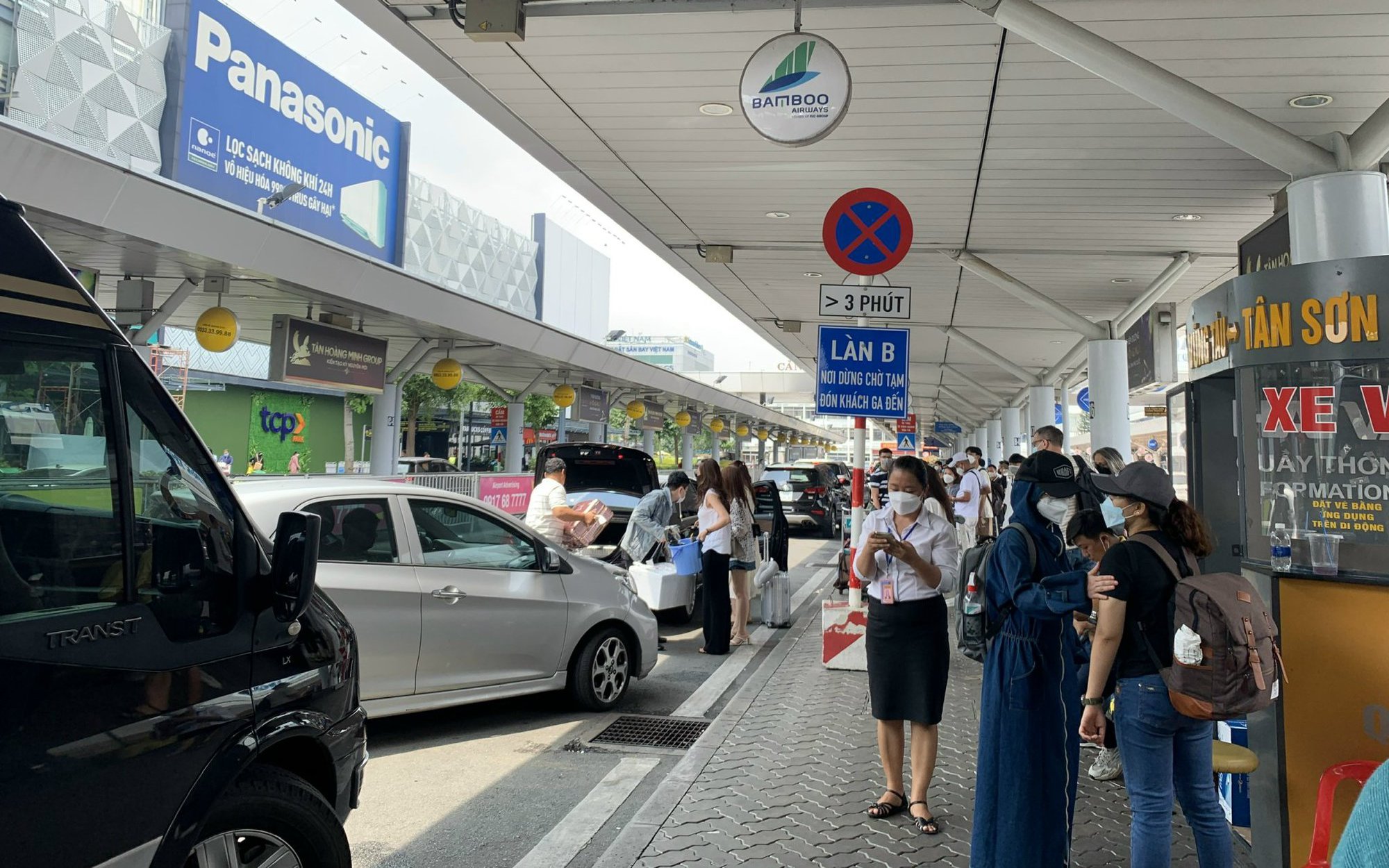Đề xuất loạt giải pháp hạn chế ùn tắc, taxi chèo kéo, chặt chém tại Tân Sơn Nhất