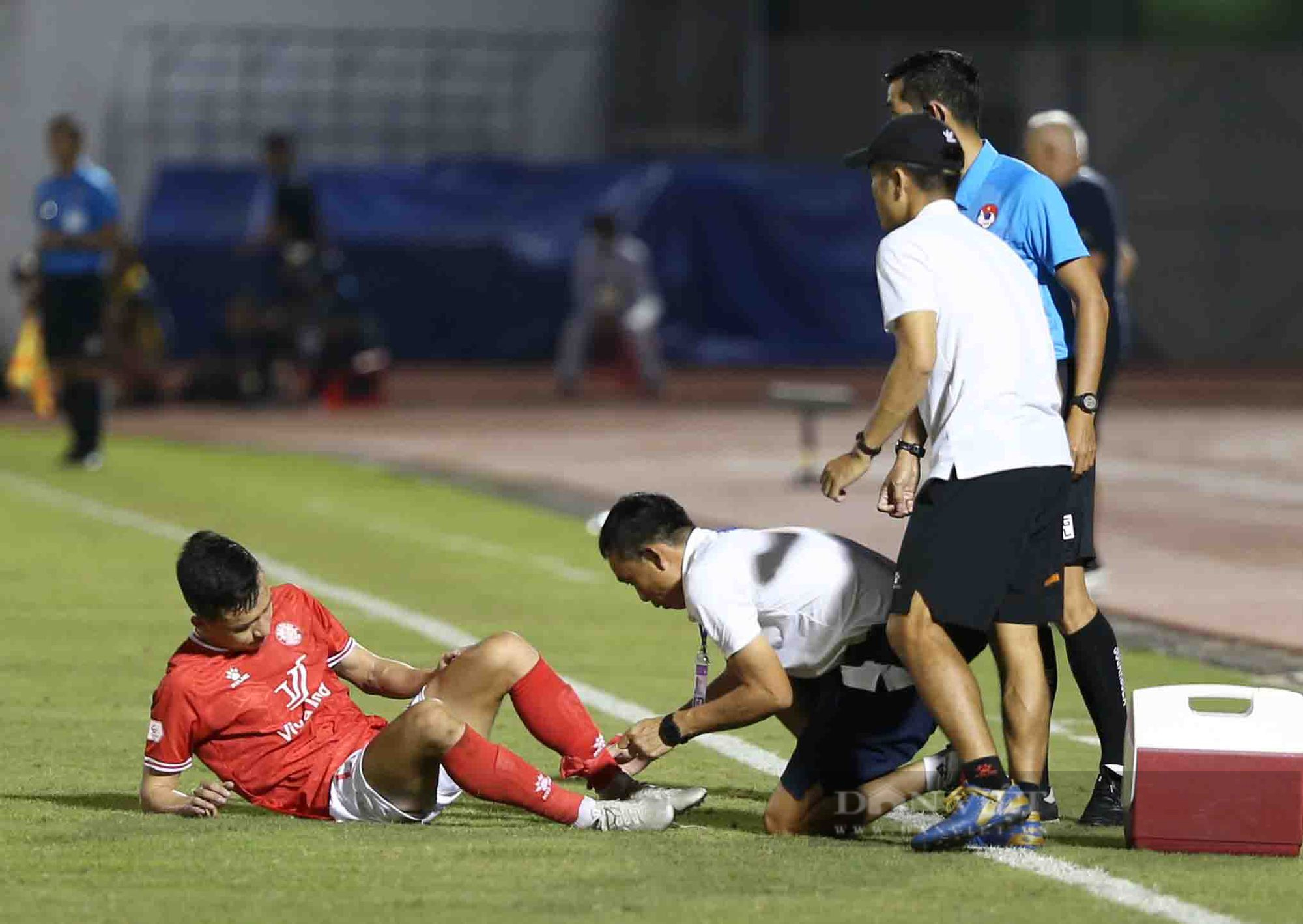 HLV Trần Minh Chiến: &quot;Tôi sợ chưa hết V.League, TP.HCM đã hết quân&quot; - Ảnh 2.