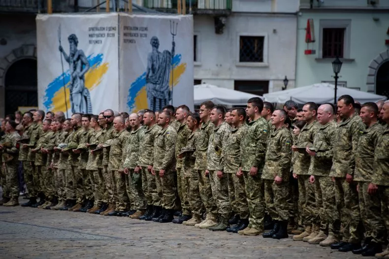 Ukraine 'ngồi trên đống lửa' sợ bị Belarus oanh tạc miền Tây Ukraine khi Nga tổng tấn công miền Đông - Ảnh 1.