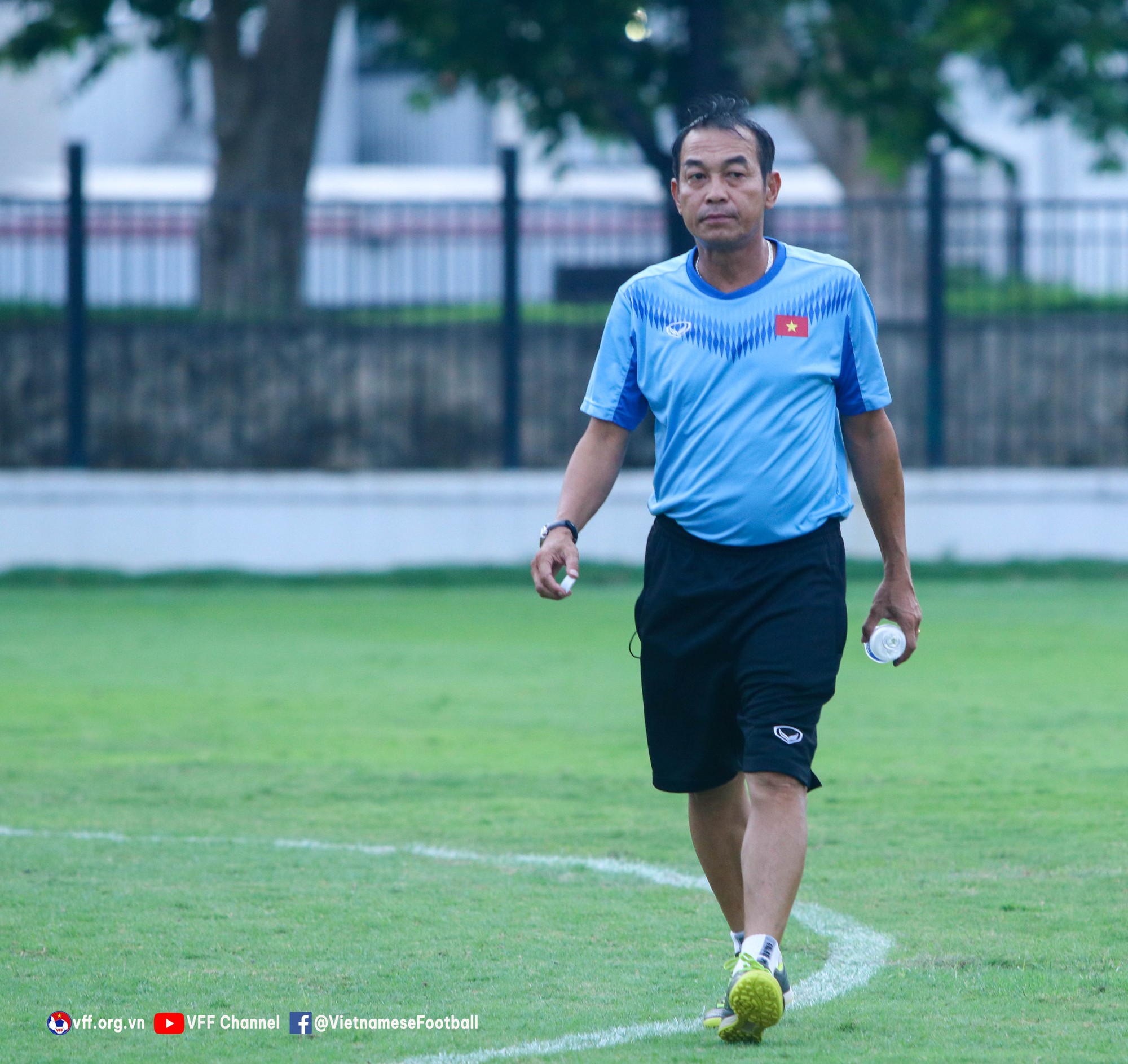 HLV Đinh Thế Nam lý giải nguyên nhân cầu thủ U19 Việt Nam bị chuột rút khi đấu U19 Indonesia - Ảnh 3.