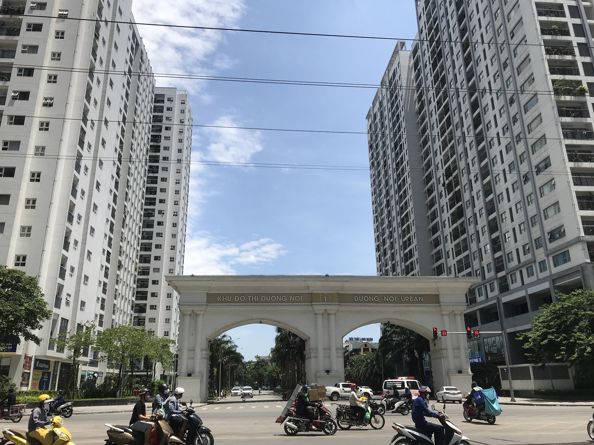 Thanh tra Bộ Xây dựng 'điểm mặt' các công trình, hạng mục sai phạm tại Khu đô thị mới Dương Nội (Ảnh: Thái Nguyễn)
