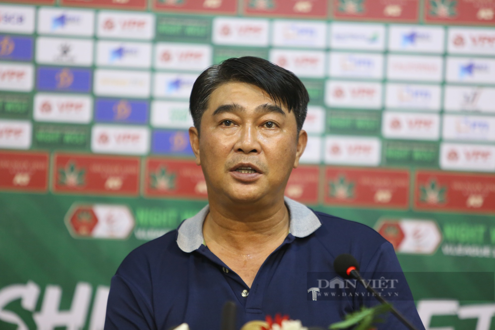 HLV Trần Minh Chiến: &quot;Tôi sợ chưa hết V.League, TP.HCM đã hết quân&quot; - Ảnh 1.