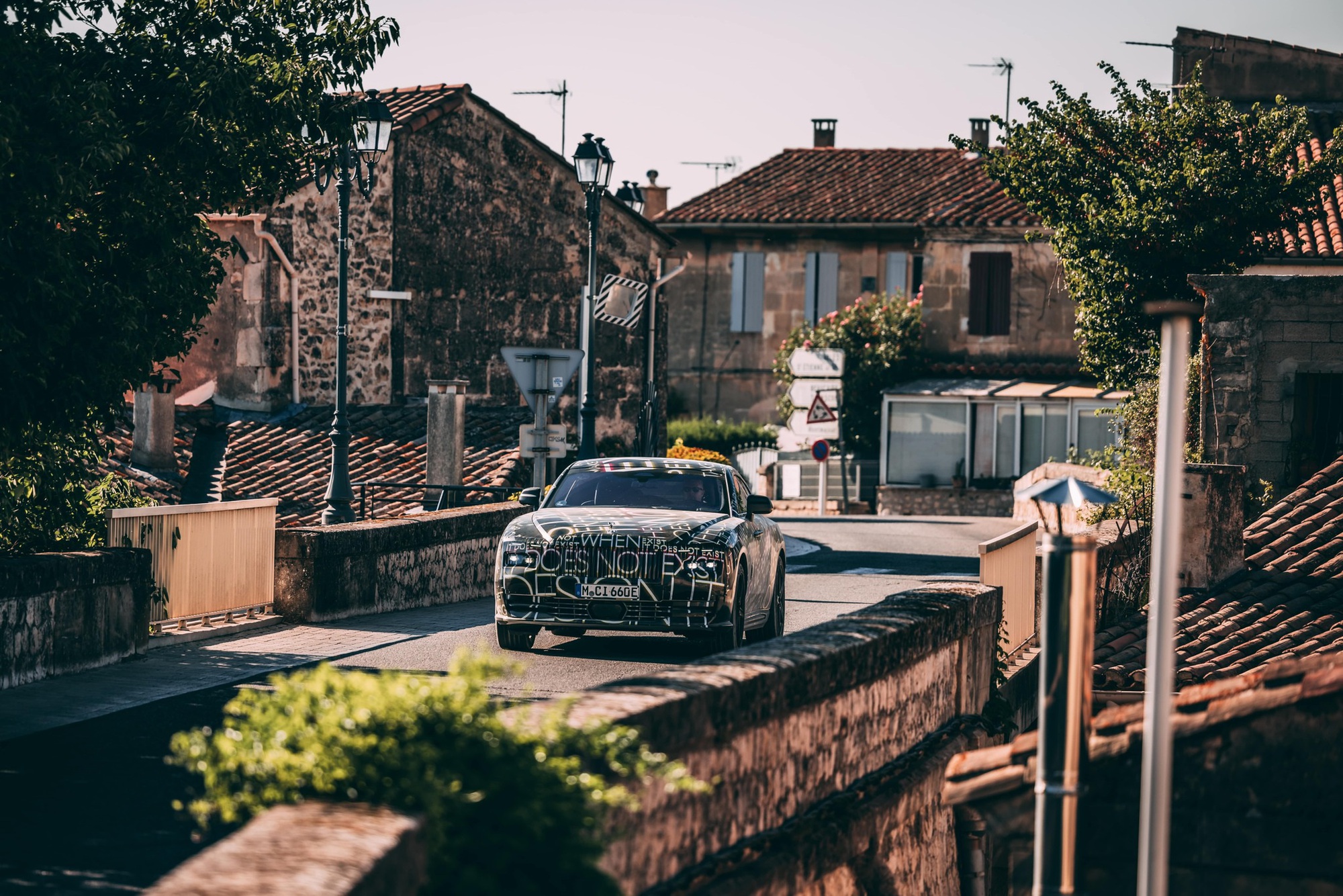 Rolls-Royce Spectre thuần điện bước vào giai đoạn thử nghiệm thứ hai - Ảnh 2.