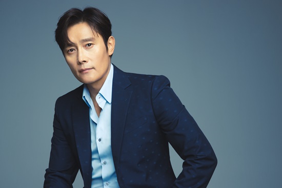 Lee Byung Hun &quot;lo sợ&quot; khi diễn phim thảm họa - Ảnh 1.