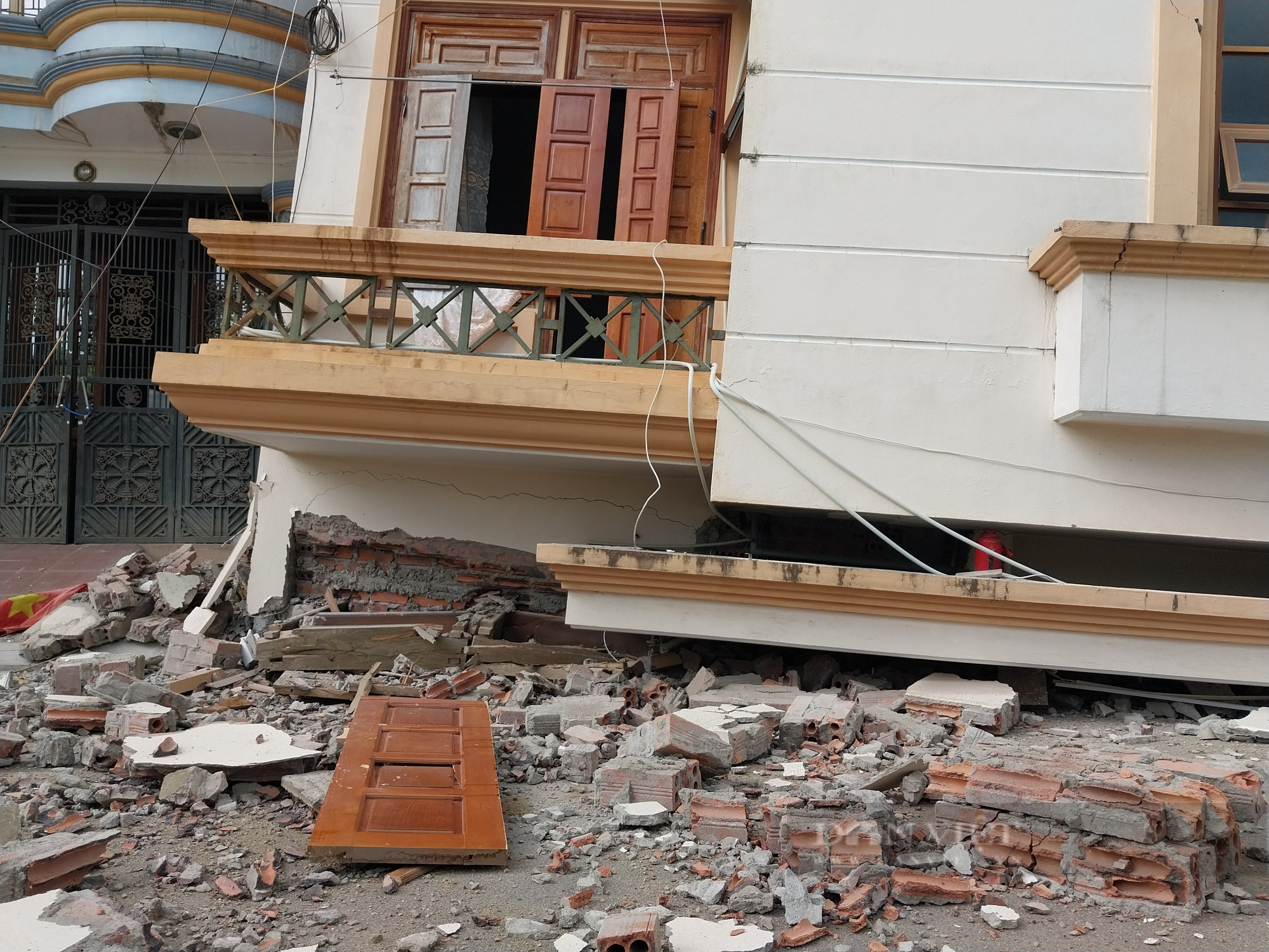 Nguyên nhân căn nhà 4 tầng ở Sơn La bất ngờ sập tầng 1 - Ảnh 5.