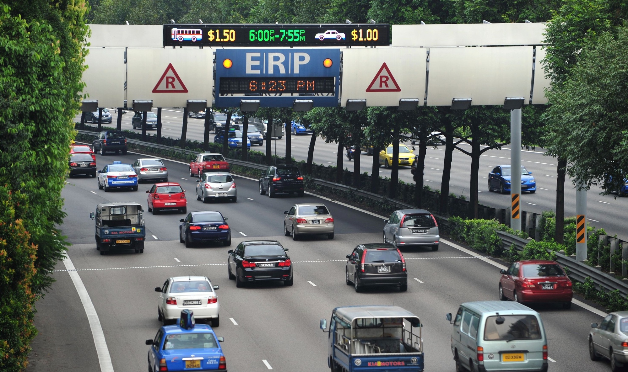 Cách Singapore thu phí đường bộ không cần thanh chắn, người soát vé - Ảnh 5.