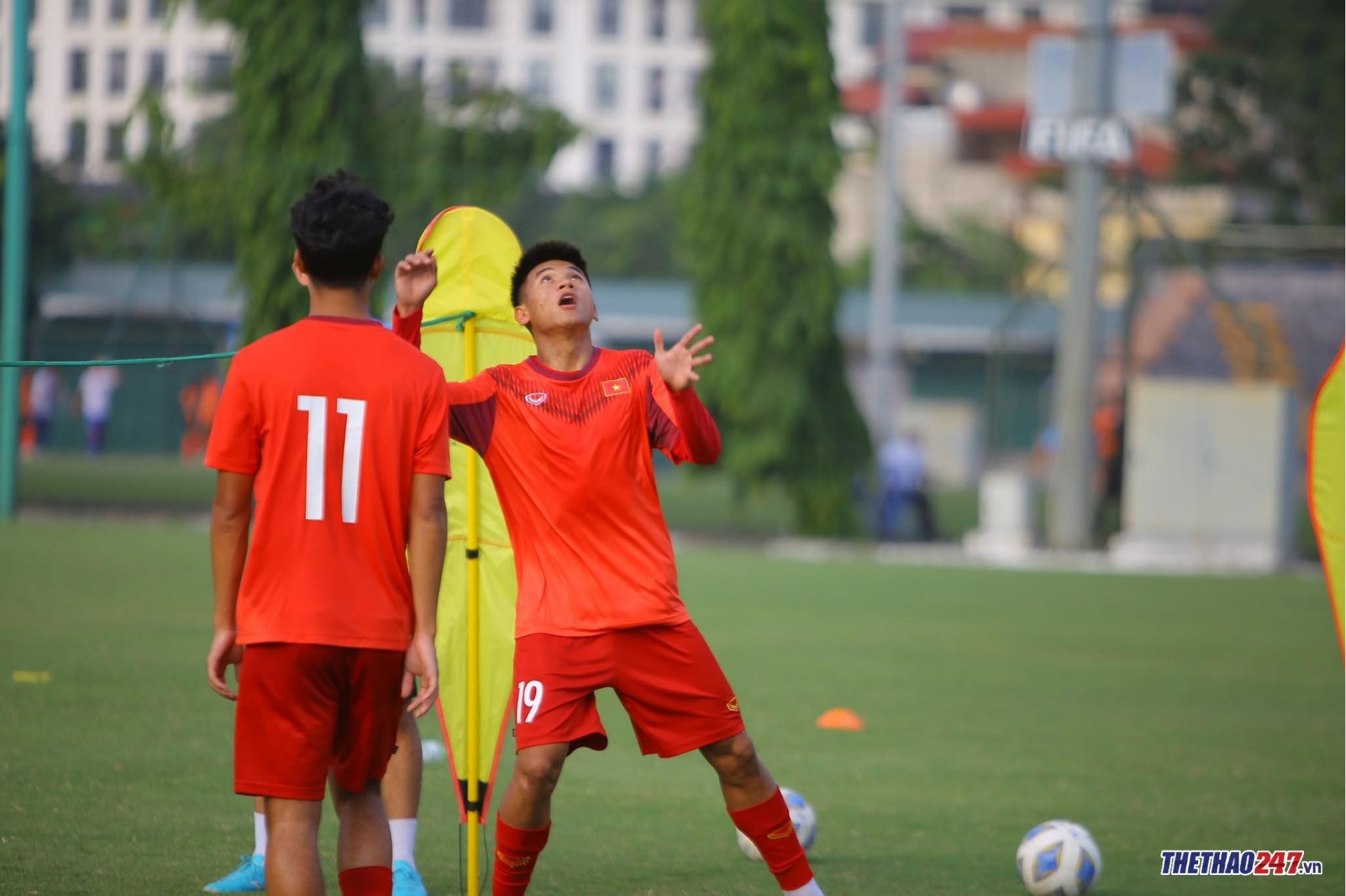 HLV Gong Oh Kyun bất ngờ 'soi giò' U20 Việt Nam trước giải châu Á - Ảnh 4.
