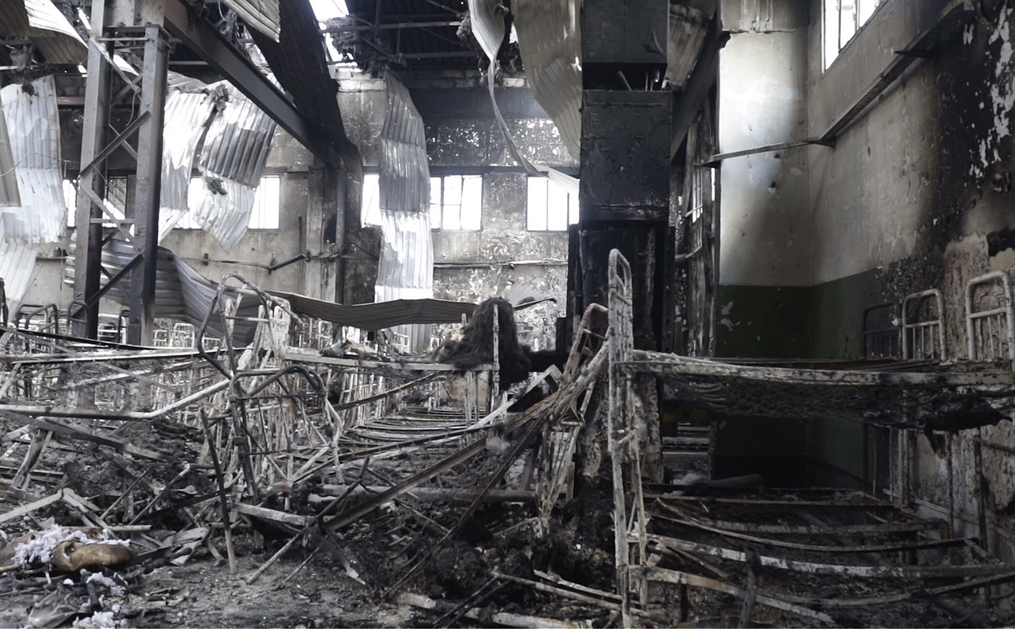 Nga - Ukraine đổ lỗi cho nhau tấn công nhà tù ở Donetsk, giết chết 40 tù binh - Ảnh 2.