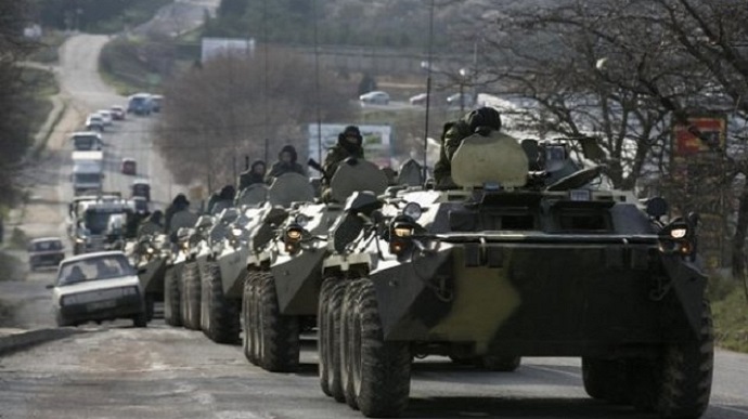 Nóng chiến sự Ukraine: Nga ồ ạt vận chuyển thiết bị quân sự tới Kherson, Crimea - Ảnh 1.