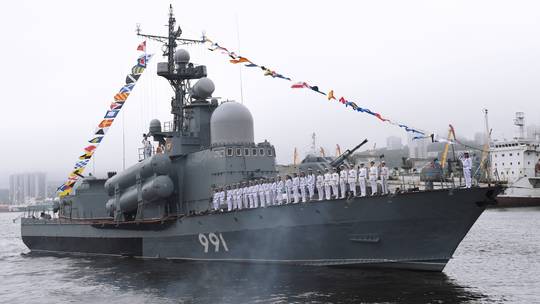 Nga diễu hành tàu chiến kỷ niệm Ngày Hải quân - Ảnh 2.