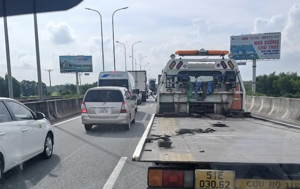 Cao tốc TP.HCM - Long Thành - Dầu Giây: Máy lỗi, chưa dán thẻ, thẻ hết tiền... đủ nguyên nhân để dẫn đến ùn tắc - Ảnh 3.