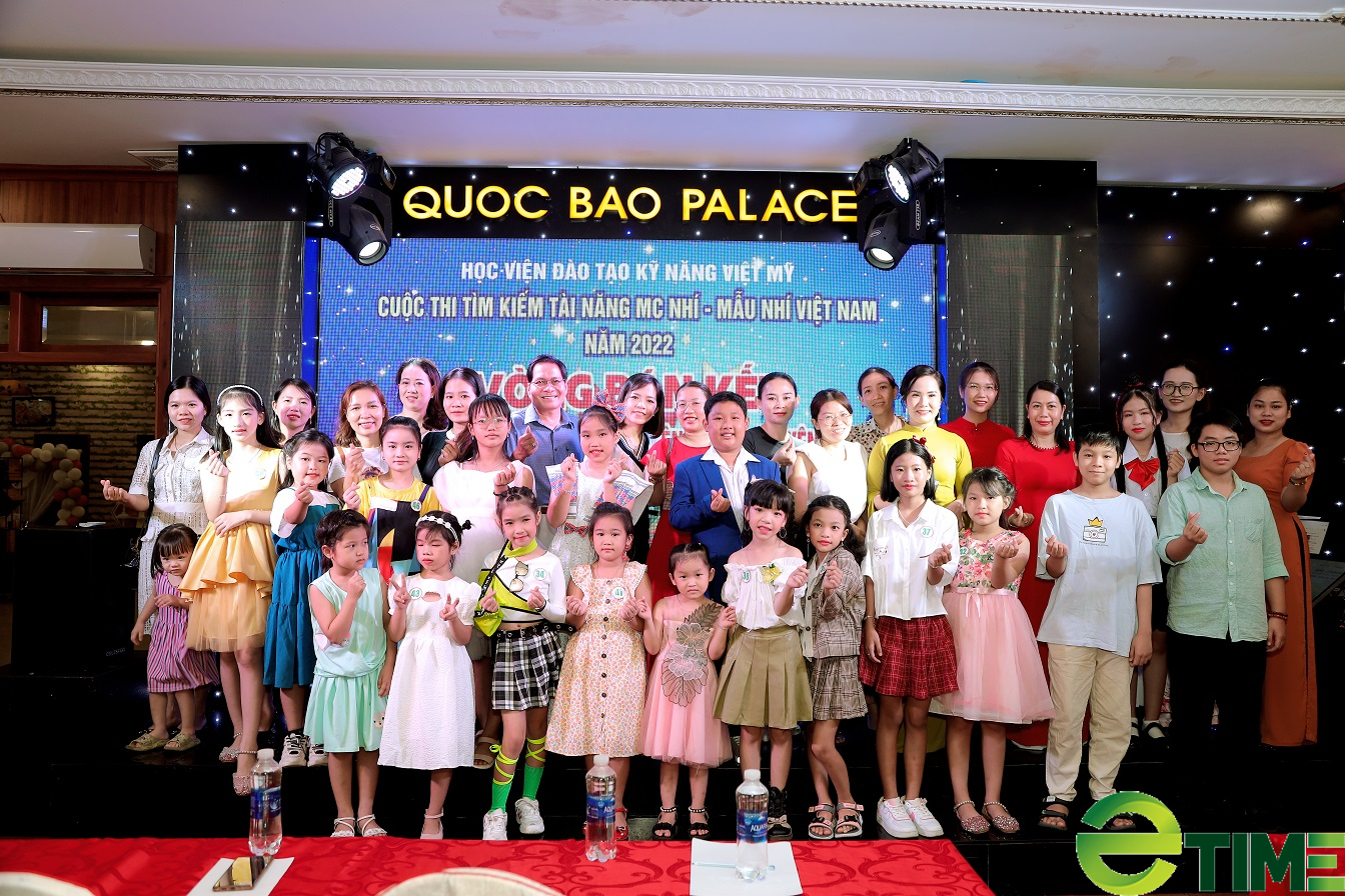Quảng Nam: Trao 60 suất quà cho trẻ em nghèo, khó khăn học giỏi trong đêm chung kết MC nhí và mẫu nhí 2022 - Ảnh 1.