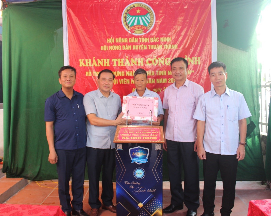 Bắc Ninh: Hội Nông dân huyện Thuận Thành trao nhà “Nghĩa tình nông dân” cho hội viên - Ảnh 1.