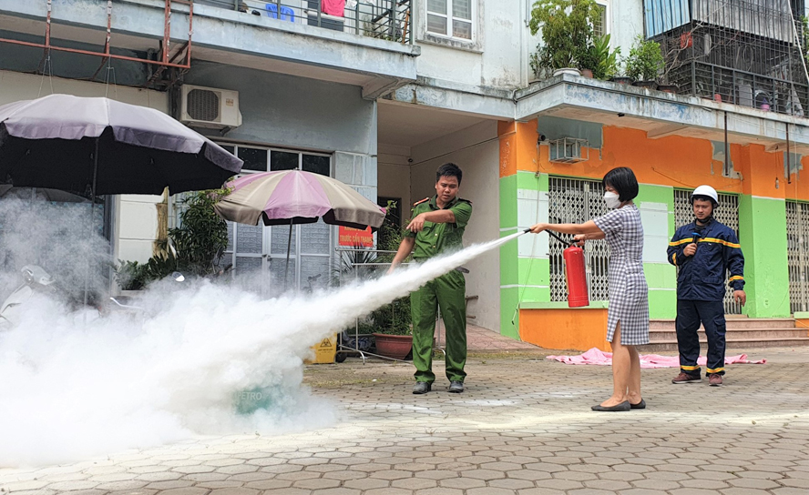 Huyện Thanh Trì (Hà Nội) tiếp tục chú trọng phòng cháy, chữa cháy tại khu dân cư - Ảnh 2.