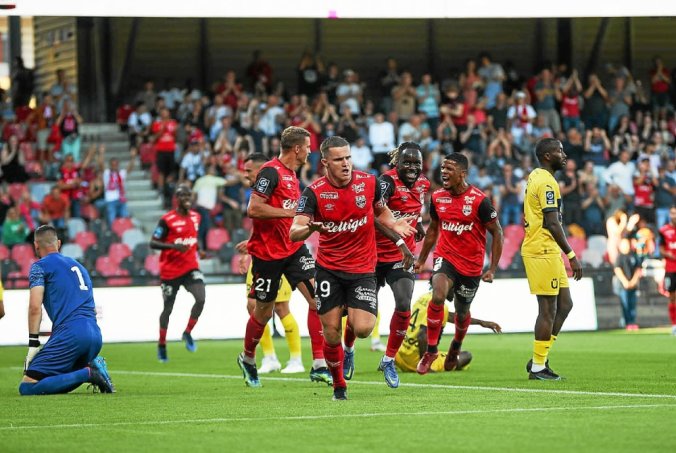 Quang Hải ra sân, Pau FC vẫn thảm bại trước Guingamp - Ảnh 1.