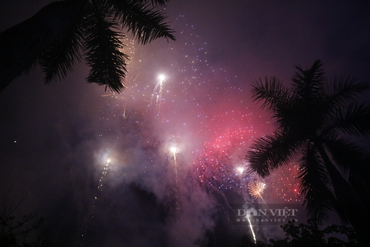 Hàng chục ngàn người dân, du khách đổ về xem Carnival 2022 cùng sự kiện “Hòa Bình - Thanh âm xứ Mường” - Ảnh 9.