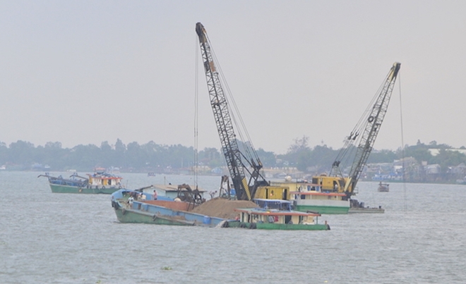 Tiền Giang kiến nghị thực hiện dự án xã hội hóa nạo vét, duy tu luồng hàng hải trên sông Tiền - Ảnh 1.