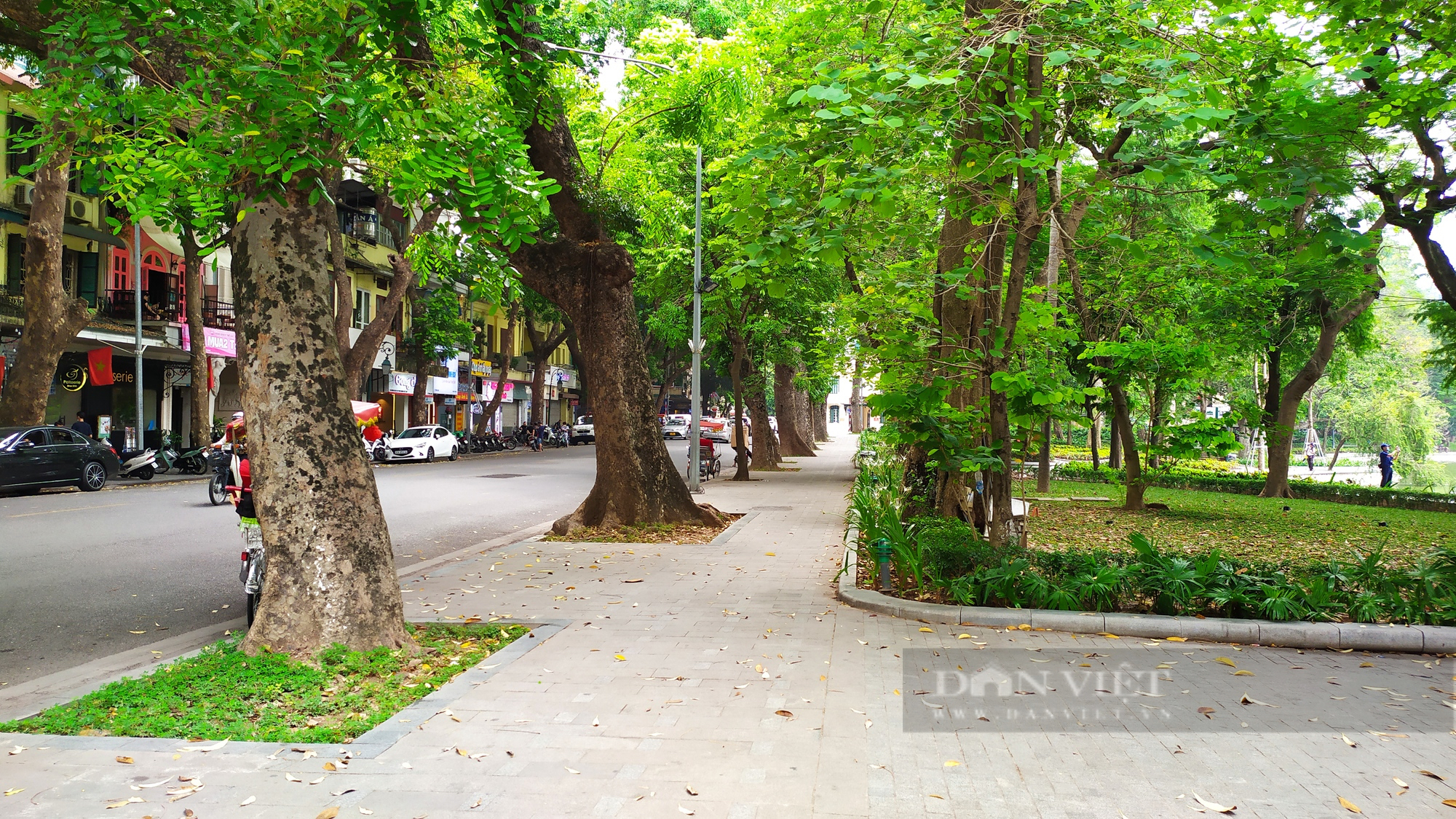 Ngỡ ngàng trước &quot;khối vàng ròng lộ thiên&quot; ở Hồ Gươm - Ảnh 2.