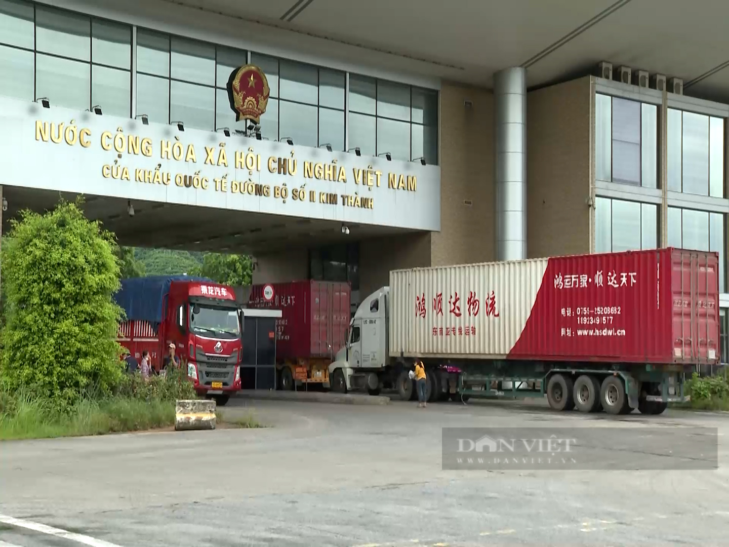 Lào Cai: Tạm dừng xuất nhập khẩu qua Cửa khẩu Quốc tế đường bộ số II Kim Thành - Ảnh 1.
