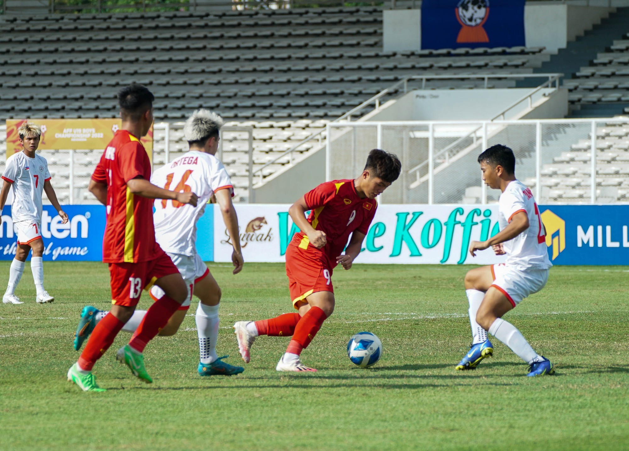 HLV Đinh Thế Nam chỉ ra hạn chế của U19 Việt Nam sau trận thắng đậm U19 Philippines - Ảnh 3.