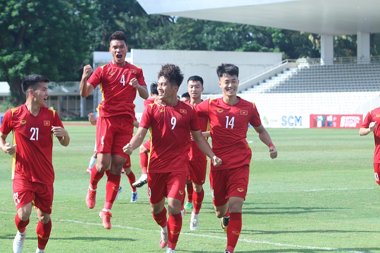 U19 Việt Nam thắng đậm U19 Philippines trong 90 phút có 2 phạt đền, 1 thẻ đỏ - Ảnh 3.