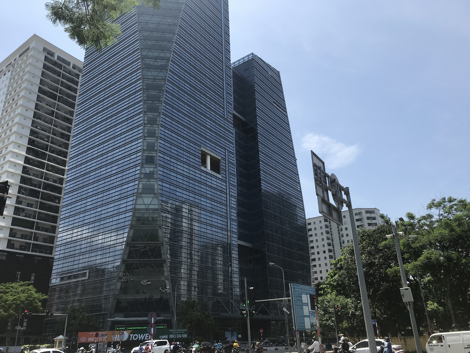 Tòa nhà HUD Tower sai quy hoạch điều chỉnh tăng tầng cao từ 15 thành 32 tầng (Ảnh: Thái Nguyễn)