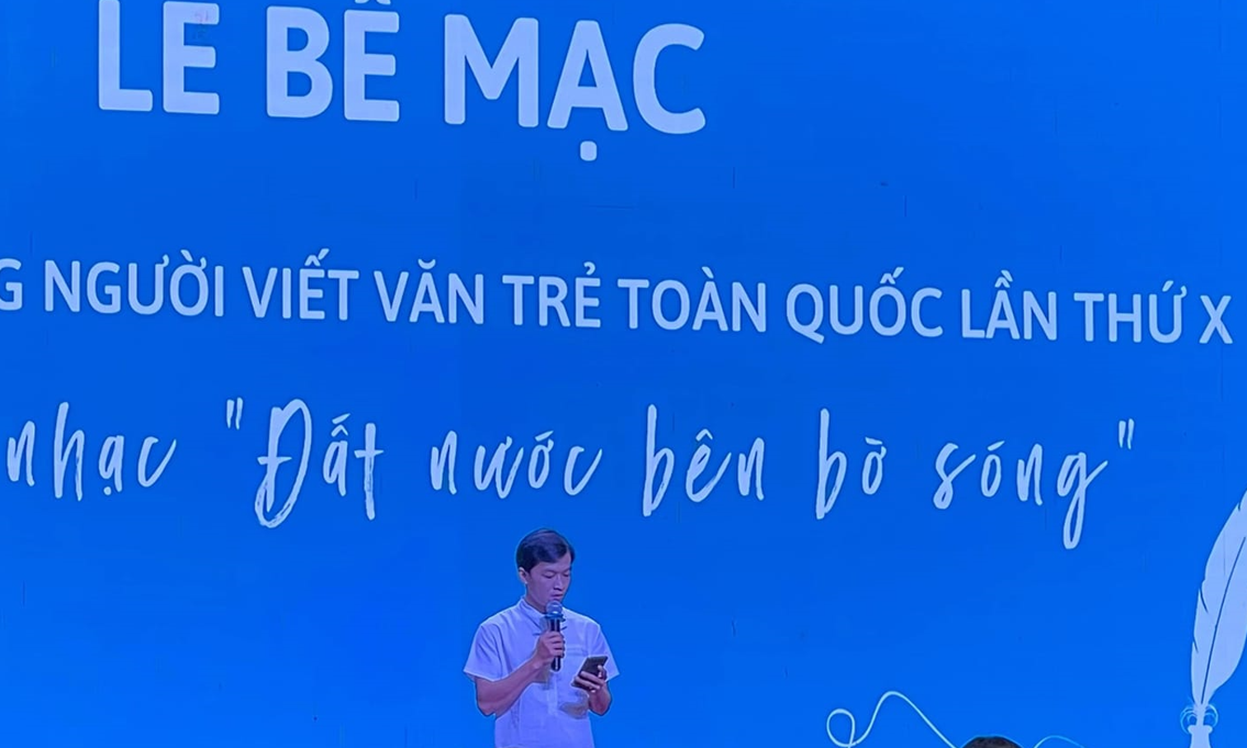 Nhà thơ trẻ Trần Đức Tín: &quot;Văn chương không phải là thú tiêu khiển tầm thường&quot; - Ảnh 1.