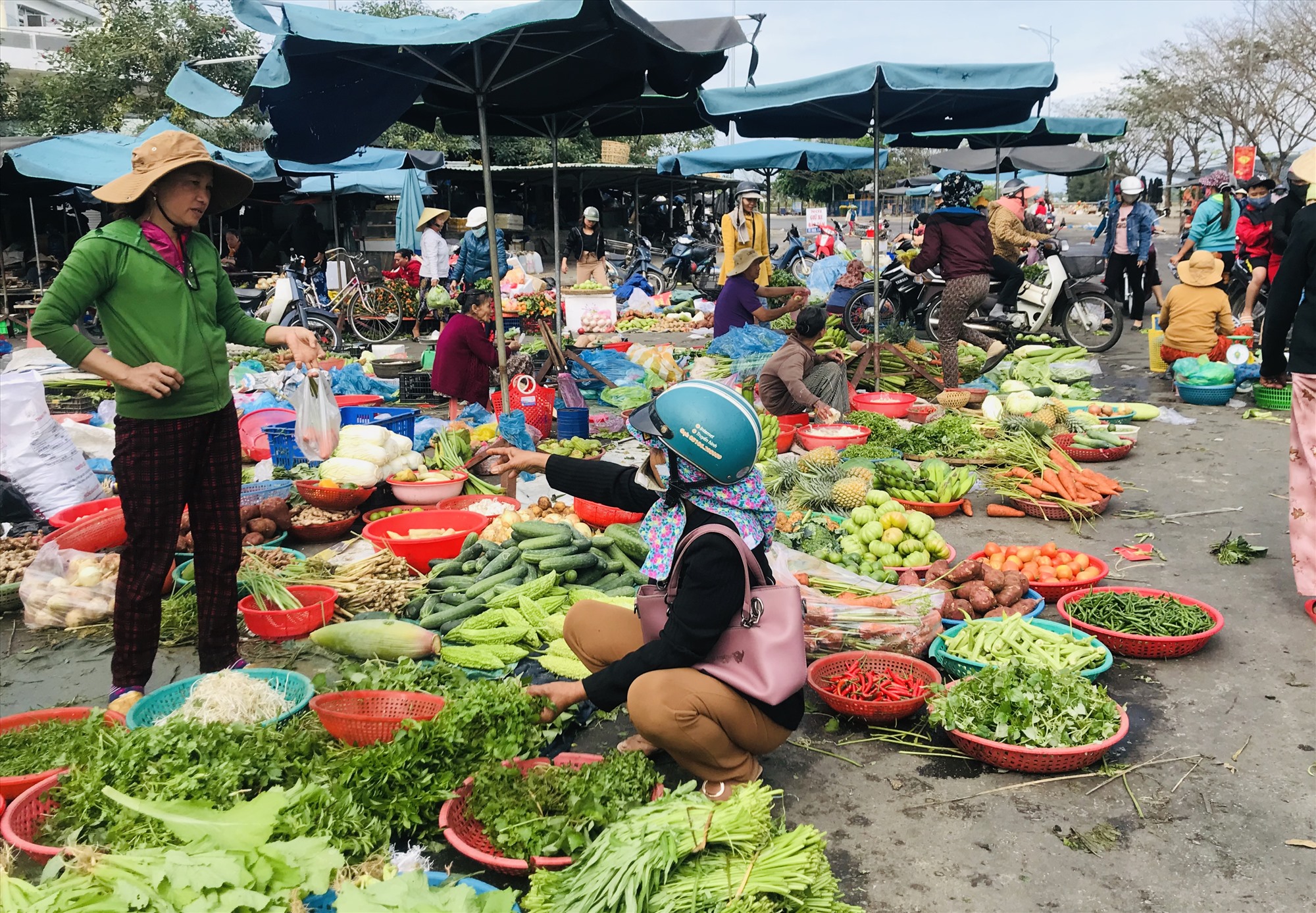 Nhộn nhịp chợ quê ngày giáp Tết  Báo Người lao động