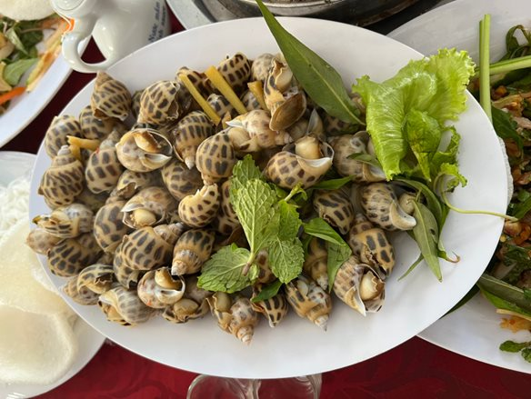 Thực hư một nhà hàng ở Bình Thuận phụ thu 4,5 triệu đồng cho 18 kg hải sản do khách mang vào - Ảnh 2.