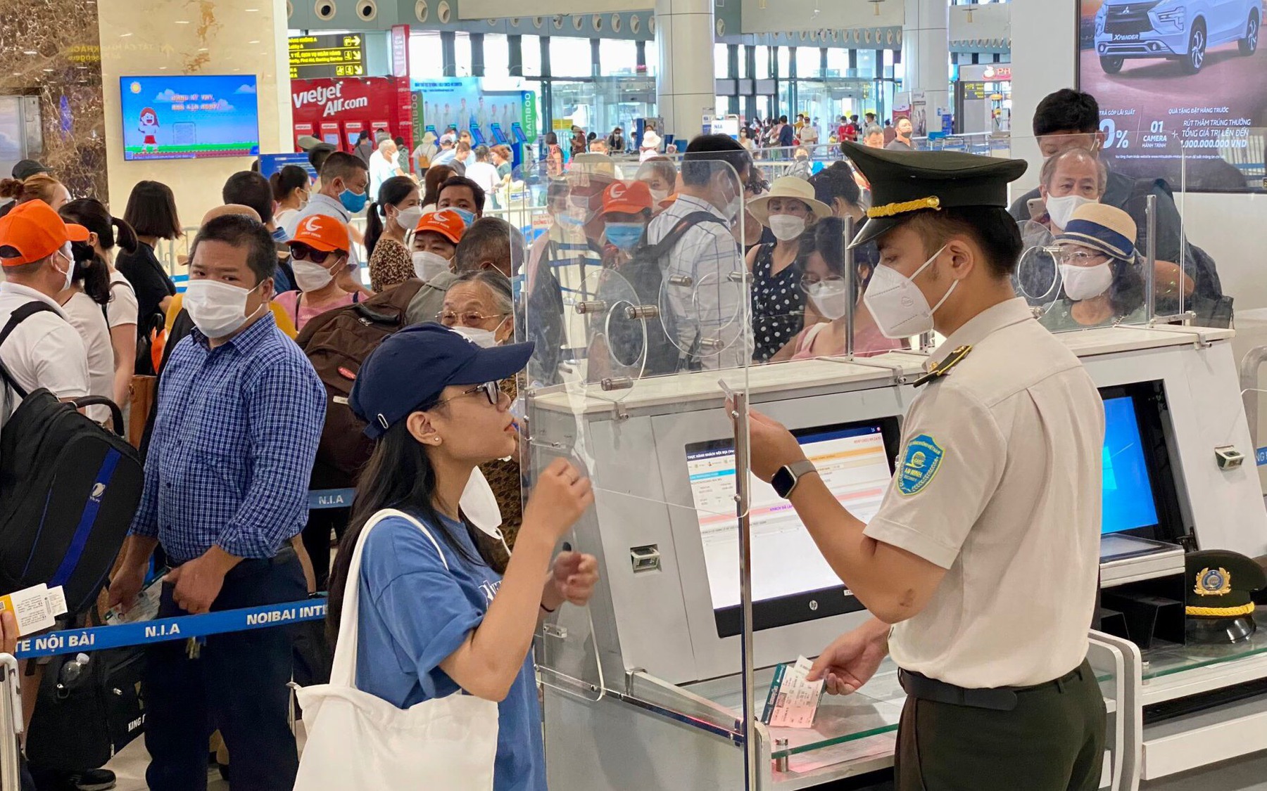 Sân bay Nội Bài đạt kỷ lục cao điểm, nghiên cứu thu phí tự động không dừng