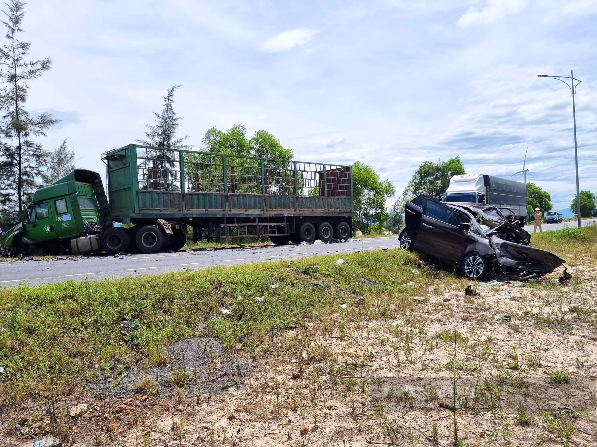 Nguyên nhân vụ xe ô tô con đấu đầu xe tải ở Quảng Bình làm 3 người tử vong, 2 bị thương - Ảnh 3.