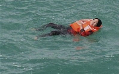 Quảng Bình: Một phụ nữ trôi dạt trên biển 1 ngày, may mắn thoát nạn