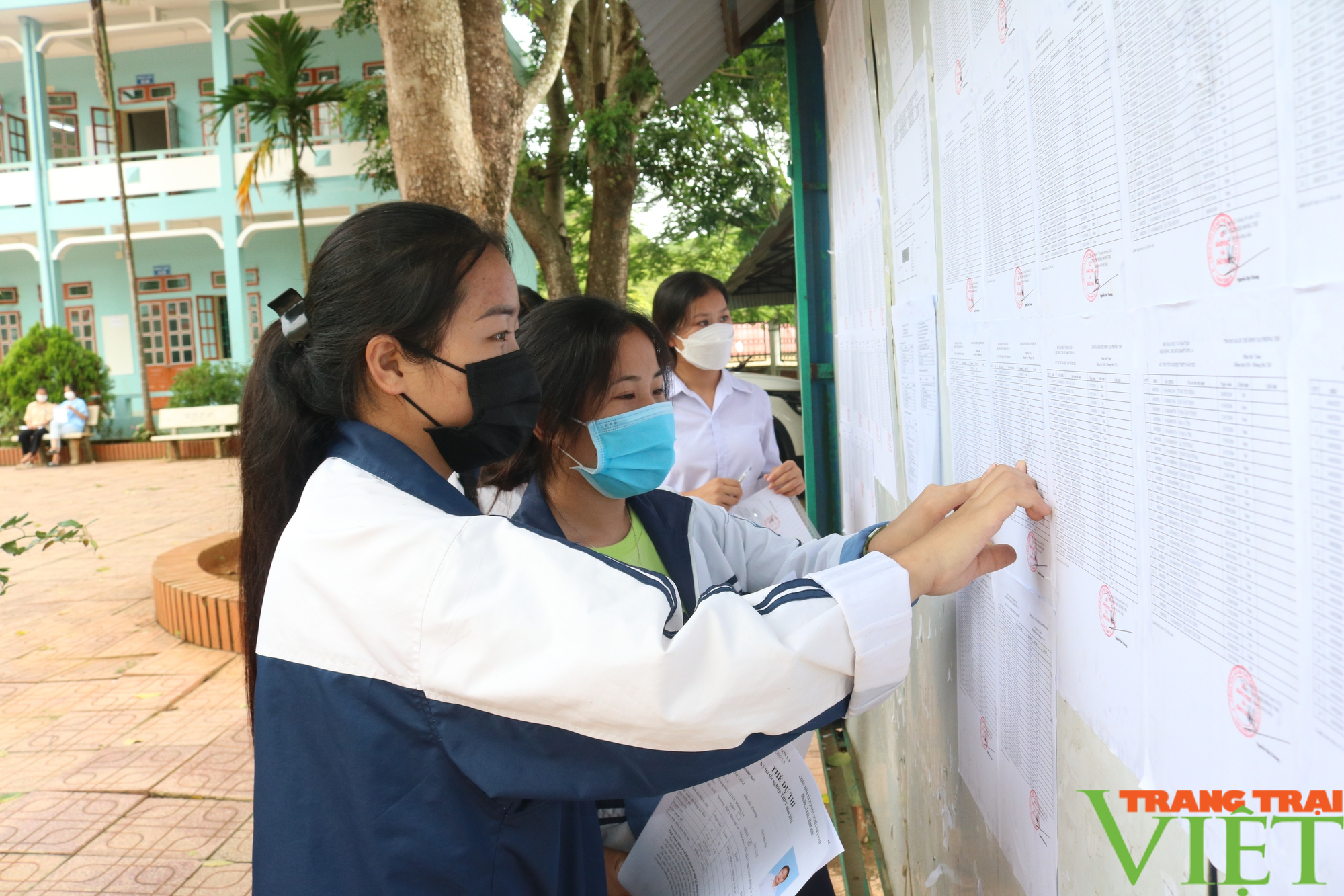 Học sinh huyện vùng cao Sơn La hoàn tất thủ tục tốt nghiệpTHPT năm 2022 - Ảnh 4.