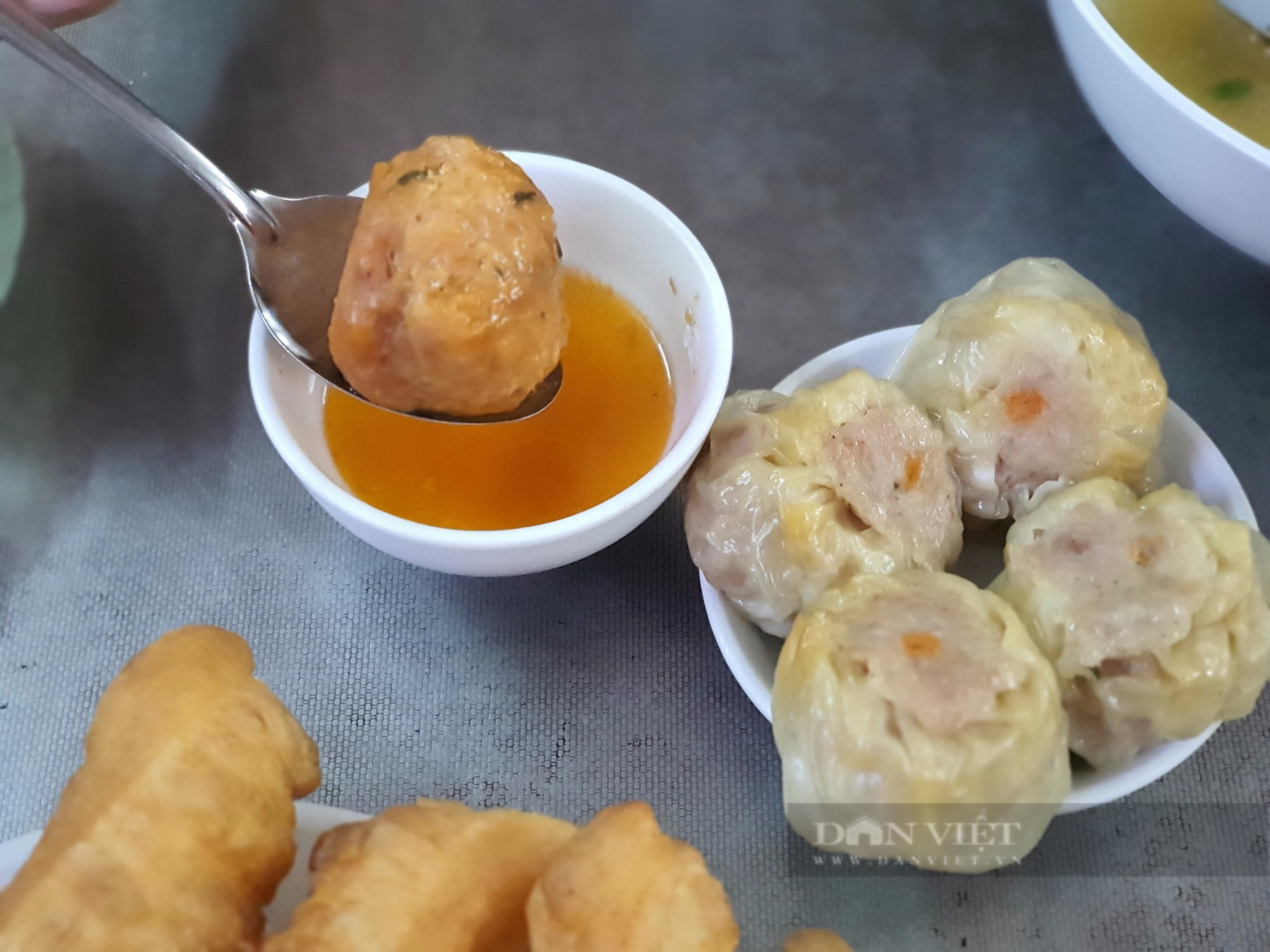 Sài Gòn quán: Quán ăn chính gốc người Hoa ở quận 3, khách hết hồn vì cả chục món dimsum bày trên bàn - Ảnh 1.