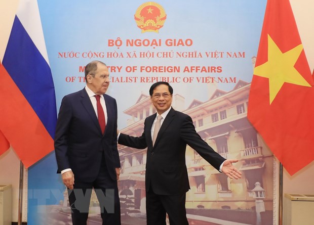 Sáng nay Ngoại trưởng Nga Sergey Lavrov đặt vòng hoa và viếng Chủ tịch Hồ Chí Minh - Ảnh 3.