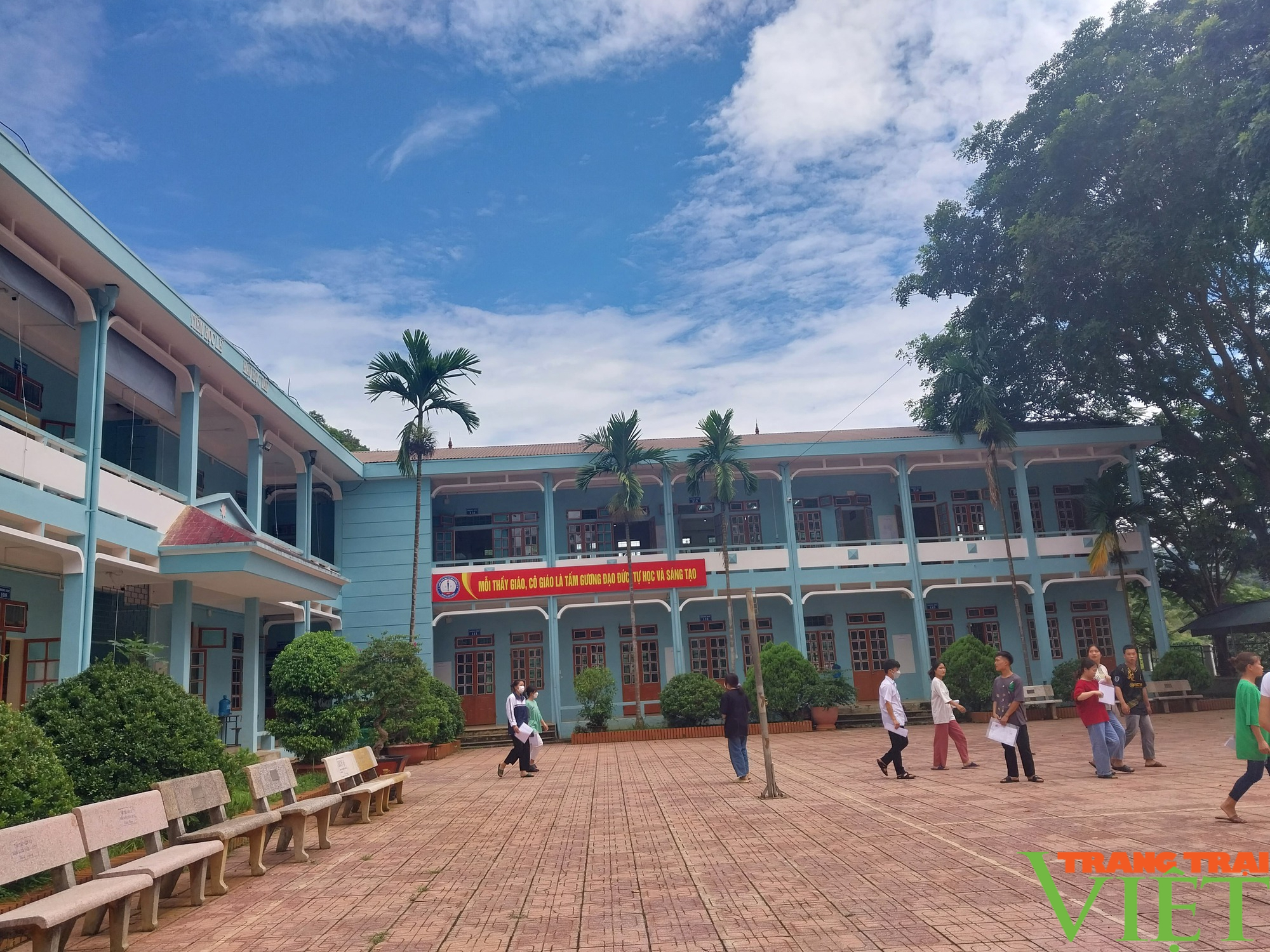 Học sinh huyện vùng cao Sơn La hoàn tất thủ tục tốt nghiệpTHPT năm 2022 - Ảnh 10.