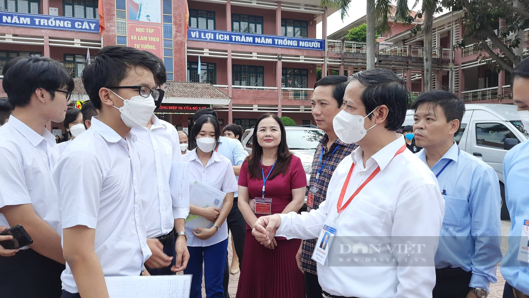 Trò chuyện cùng Bộ trưởng Nguyễn Kim Sơn, học sinh Quảng Trị tự tin dành 9 điểm môn Toán - Ảnh 2.