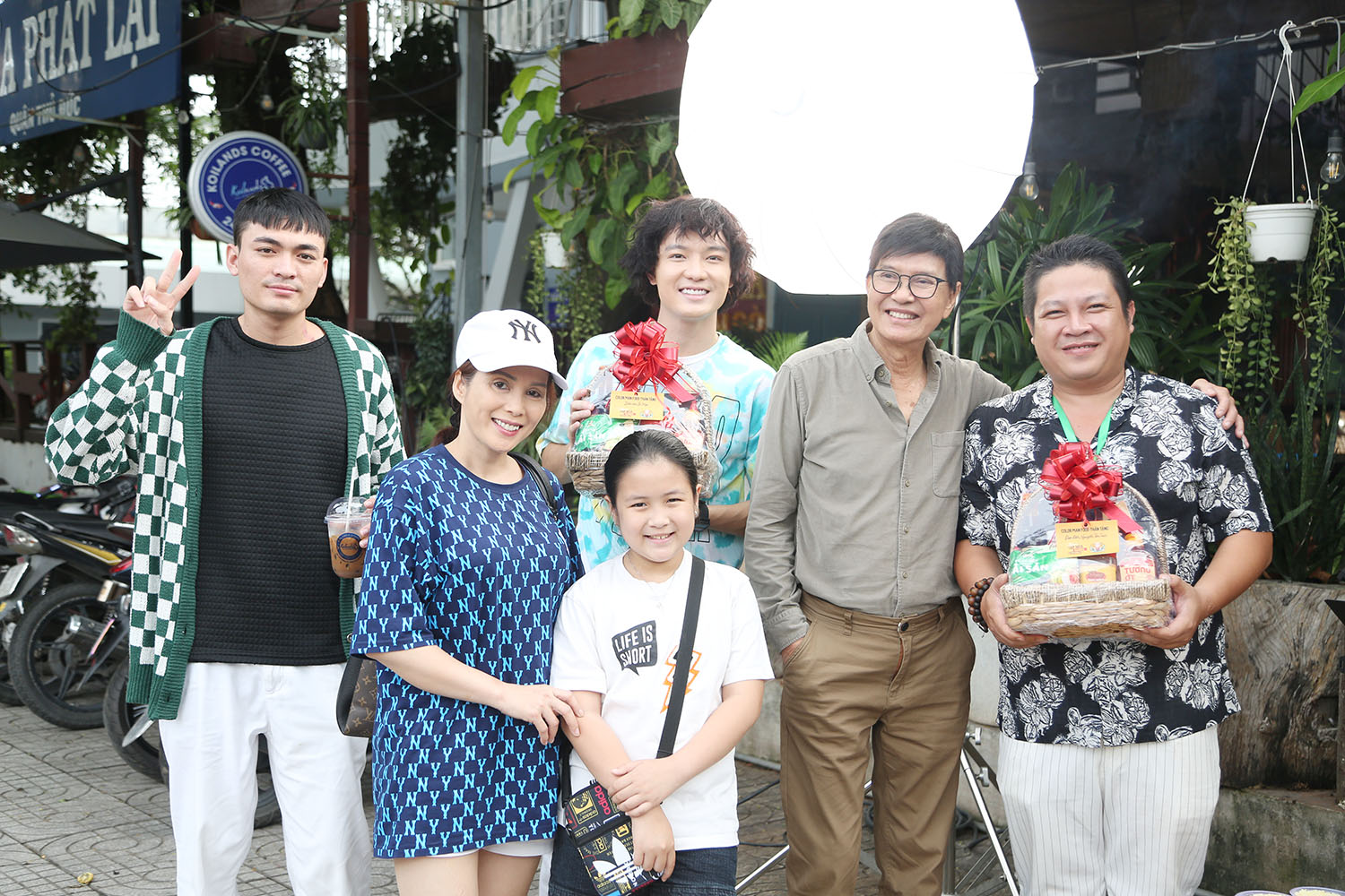 Dàn sao &quot;Gia đình là số 1&quot; phiên bản Việt trở lại trong phim mới - Ảnh 4.