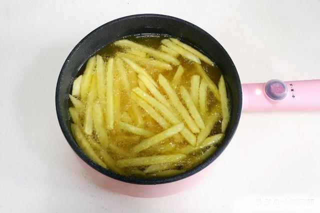 Chiên khoai tây đừng cho ngay vào chảo dầu, thêm 2 bước này khoai giòn ngon thơm nức như nhà hàng - Ảnh 6.