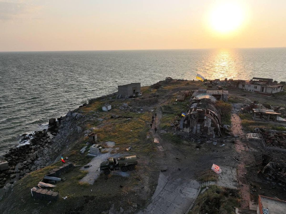 Nóng: Quân đội Ukraine bất ngờ bị Nga đánh úp trên Đảo Rắn - Ảnh 1.