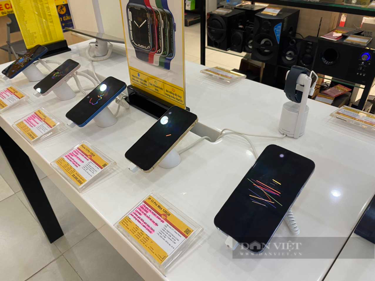 Giá bộ đôi đối thủ smartphone cao cấp nhất thị trường Việt giảm giá sâu, người dùng hưởng lợi - Ảnh 2.