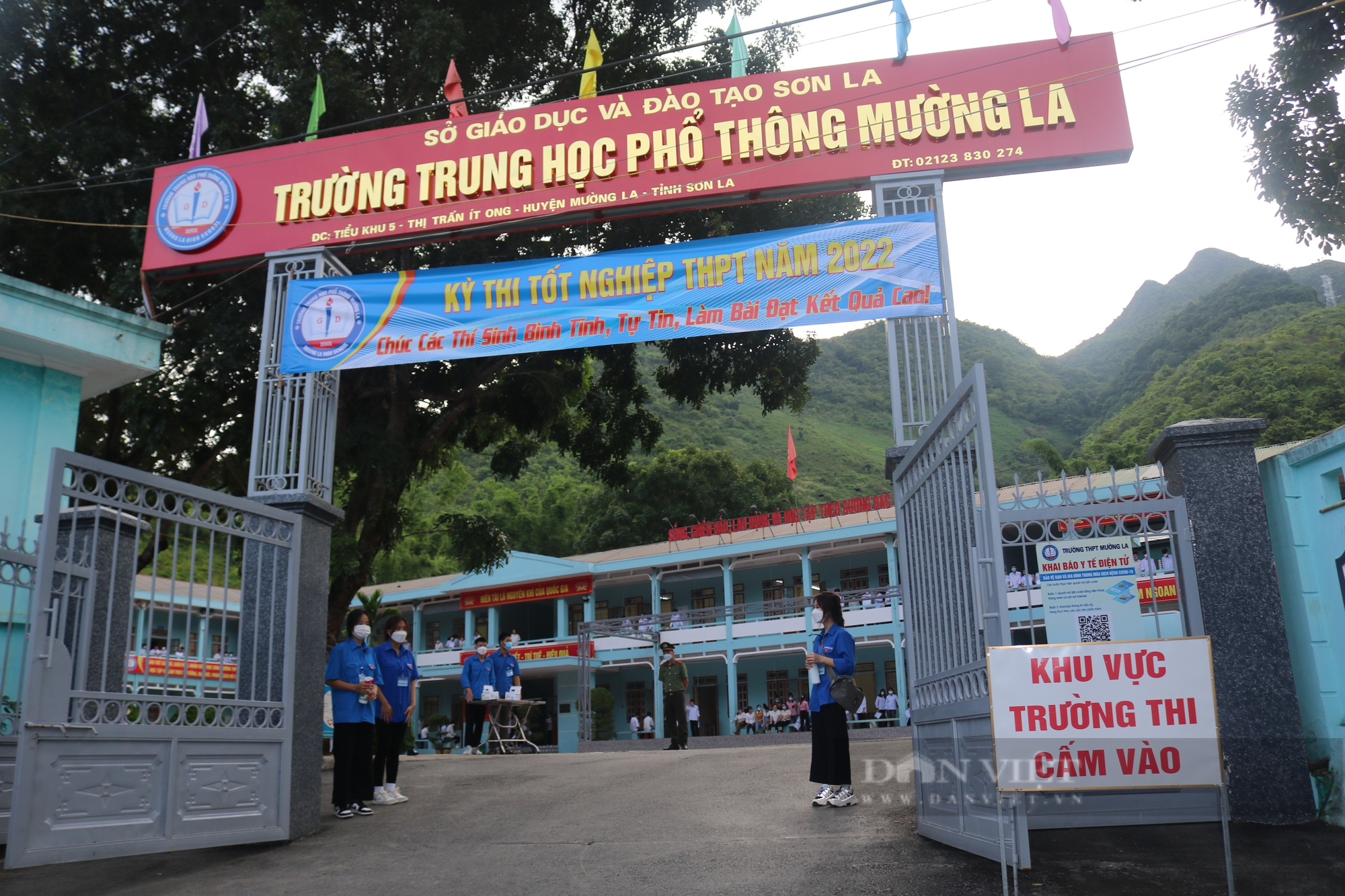 Sơn La: Thí sinh dân tộc Mông vượt hơn 200km để đến điểm thi tốt nghiệp THPT năm 2022 - Ảnh 3.
