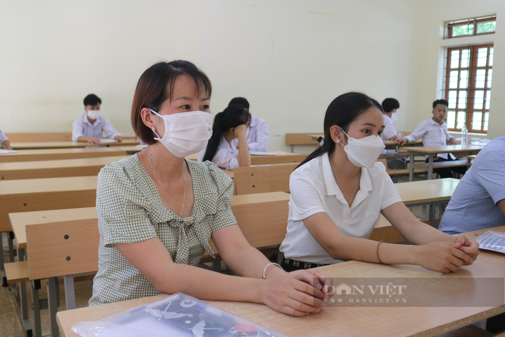 Sơn La: Thí sinh dân tộc Mông vượt hơn 200km để đến điểm thi tốt nghiệp THPT năm 2022 - Ảnh 5.