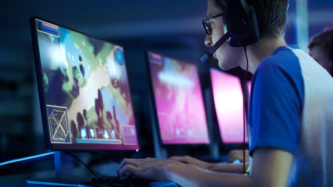 Động lực chính thúc đẩy tăng trưởng doanh số trò chơi điện tử vào năm 2020 là đại dịch COVID-19 và các hạn chế liên quan, do đó mọi người bắt đầu dành nhiều thời gian hơn ở nhà. Ảnh: @AFP.