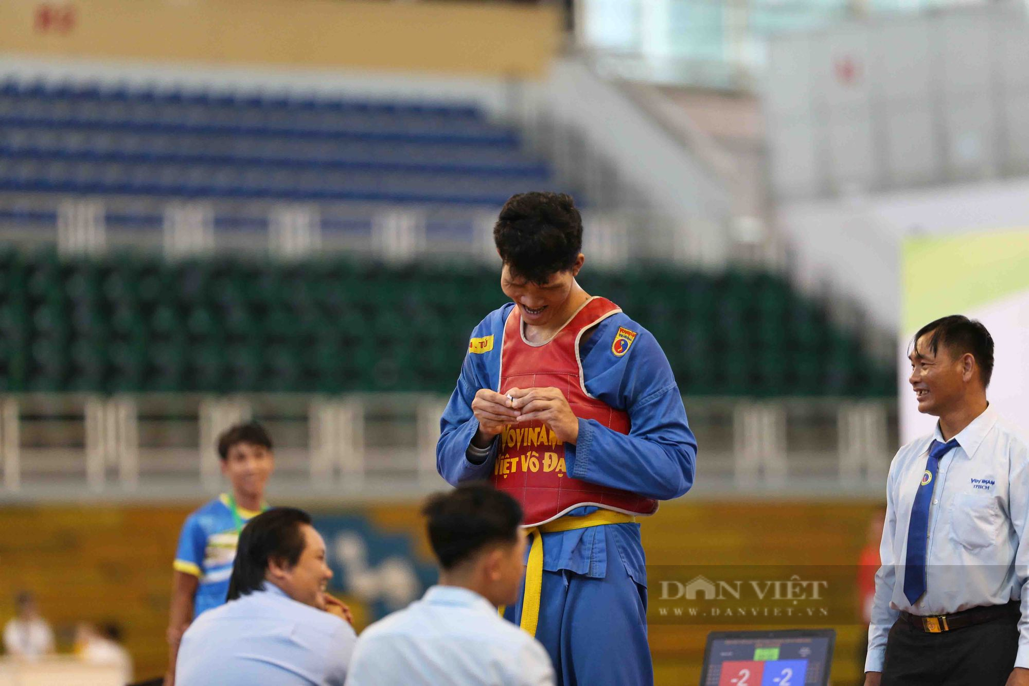 Người khổng lồ Vovinam Trần Ngọc Tú kém duyên với HCV - Ảnh 8.